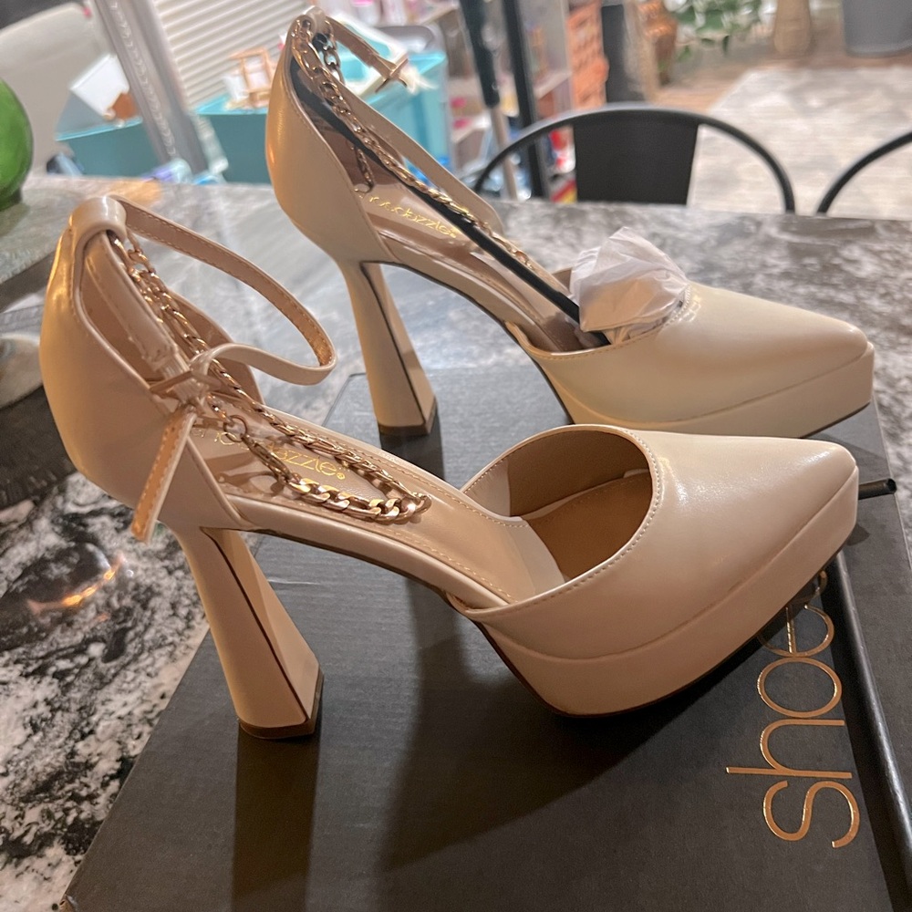 Shoedazzle “Sydney” pumps in birch size 8.5 NWT